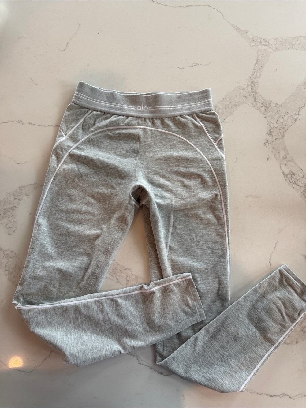 ALO Yoga Alosoft Light Gray Leggings with White Piping